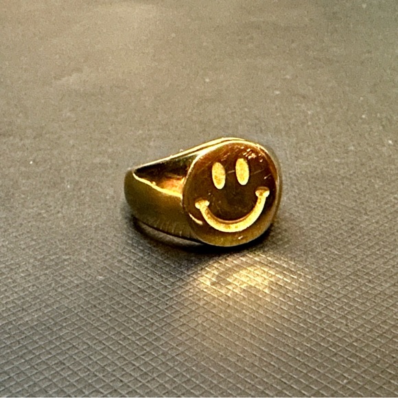 Kittenish Smiley Face Signet Ring - Picture 2 of 2
